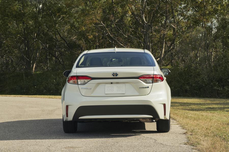  Toyota Corolla Hybrid Sedan 2019 года  (NA) (фото 8 из 44)